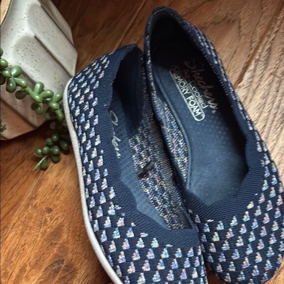 Sketchers Navy and White Patterned Women's Flats - Picture 13 of 13